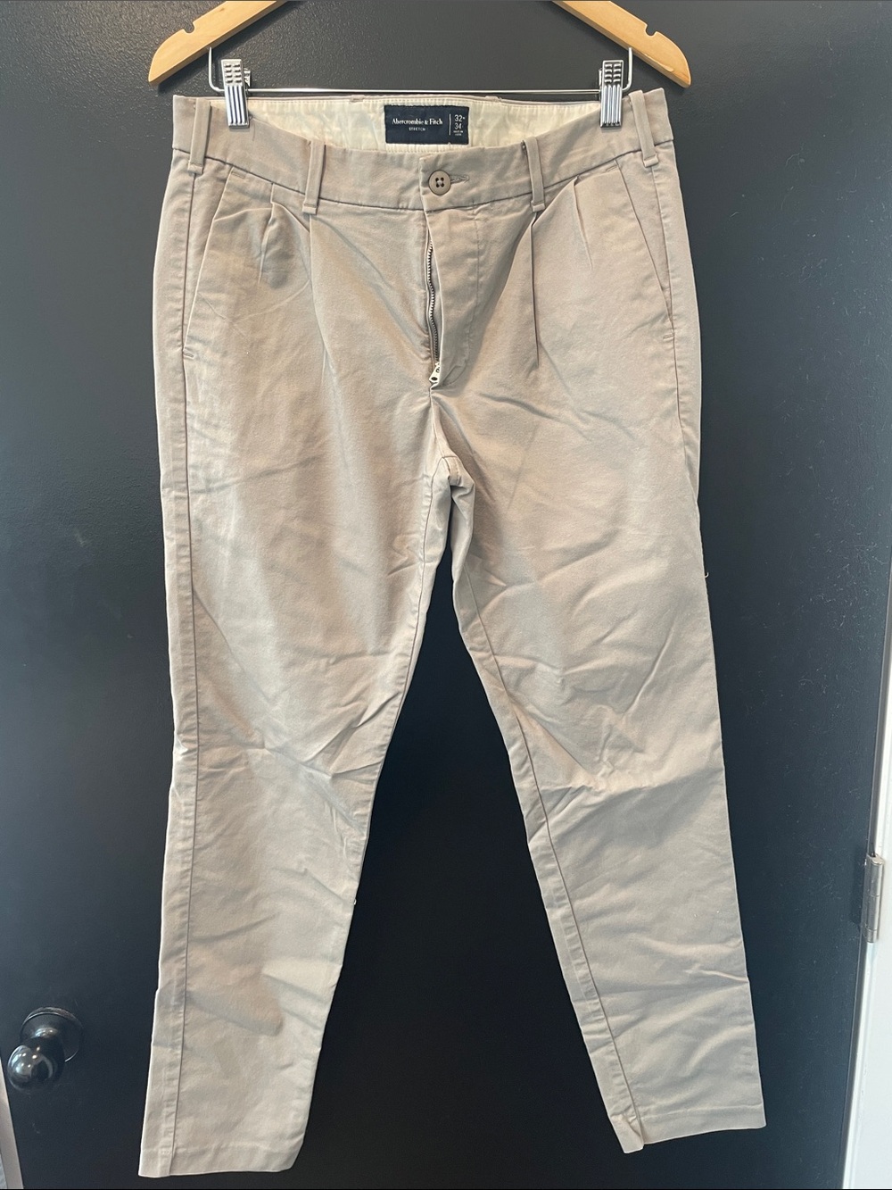 Abercrombie & Fitch Men’s Slim Pleated Chinos - gray 32x34